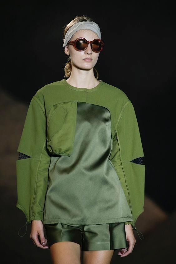 这些颜色显黑老气 咋就成了2018春夏流行色