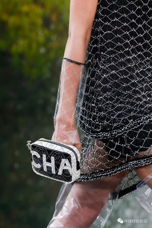 Chanel 2018春夏巴黎大秀:一场山水花草齐全的