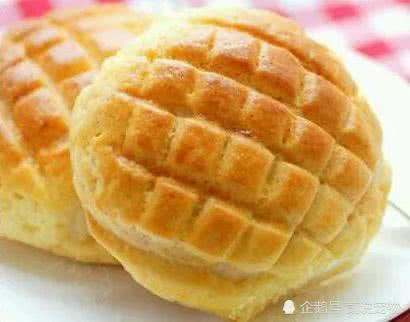 铲屎官早起发现一只行走的菠萝包惊呆了,狗子