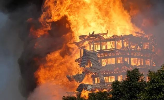 亚洲第一高木塔被彻底烧毁!这些问题建筑工