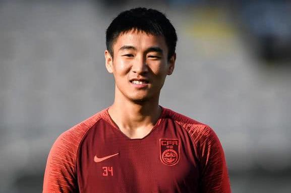 韦世豪赴恒大背后:转会亚洲杯前敲定 想踢上更