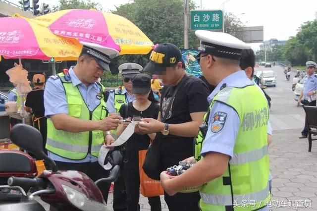 超标电动车不符合上牌规定,如果要上路的话怎