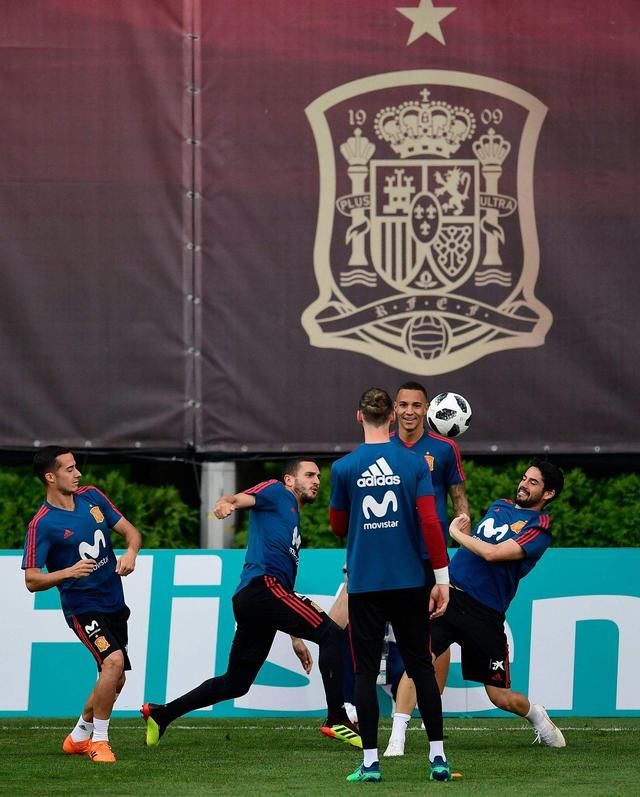 这届世界杯完全按二战模式打的