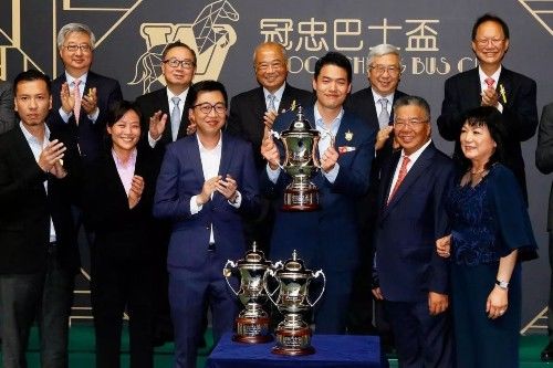【跑马地赛事】首映轻松连捷, 捧走冠忠巴士杯