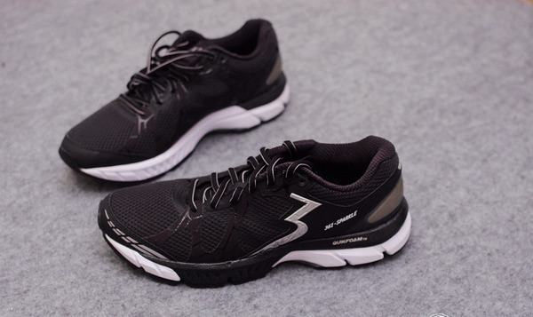国外跑步鞋排行榜 t01199798c0f3f1827c.jpg