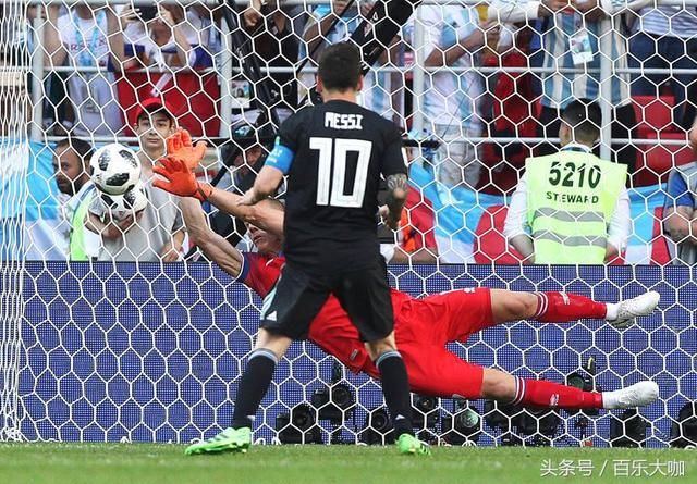 梅西世界杯首秀进球,失点球遗憾战平冰岛,曾与