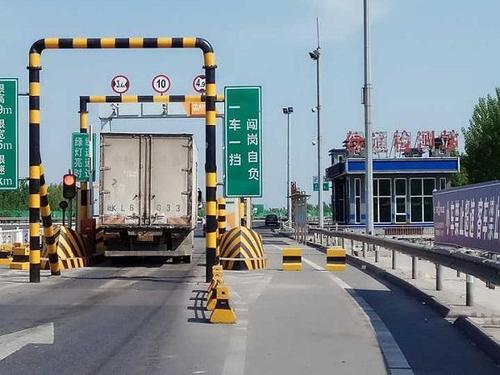 收费站最新事件绿通 t0119d3b1445eff8d04.jpg