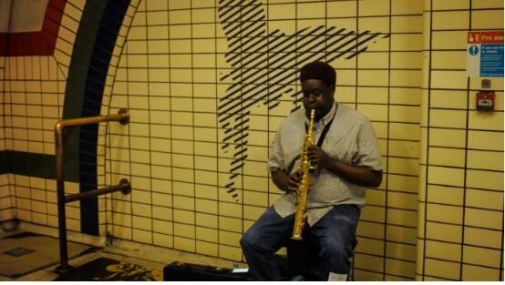 那些路上偶然遇到的人们，在我的佳能微单EOS M100里都有最好的色