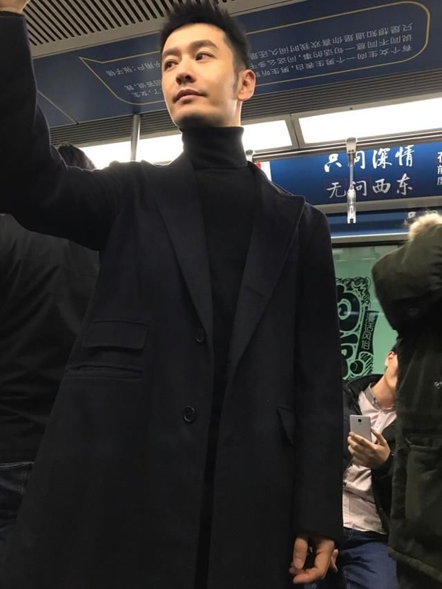 网友偶遇黄晓明坐地铁:没有霸道总裁范