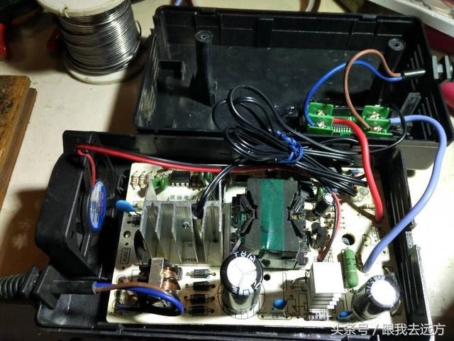 为什么在打开电动汽车时仪表不显示？师父告诉你