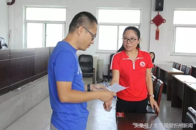 忻州六中12个新生班班主任今抽签产生,尽显教