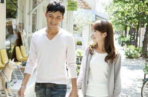 见到儿子带回来的女友, 我悄悄将房子过户给女