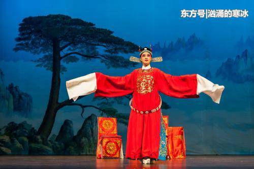 黄梅戏女驸马选段中状元,黄梅戏女驸马谁料皇榜中状元选段