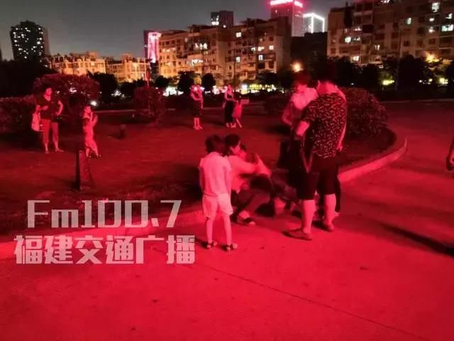 福州一4岁男孩从14层楼家中坠亡，妈妈哭成了泪人！