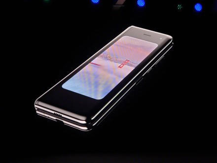 三星折叠屏手机Galaxy Fold发布 售价13310元