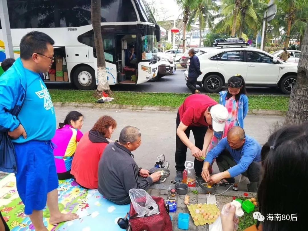 春节最后一天，数万人在海南“露天趴”，还在马路上干这些事…丨