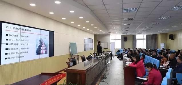 淮滨高中举行素质拓展第一次集中培训