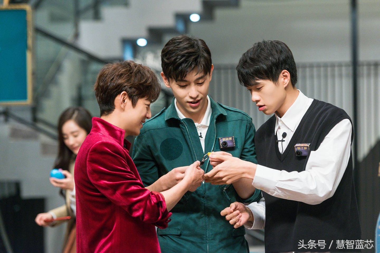 《我是大侦探》杨幂男装帅气,白敬亭魏大勋干