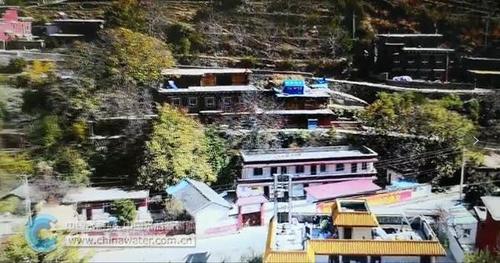 白格堰塞湖下游巴塘水文站过峰_【快资讯】