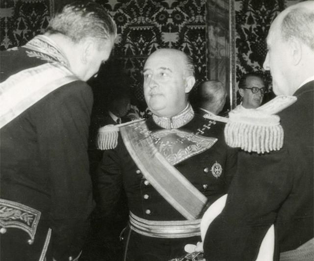 二战时,西班牙为什么能躲过战火的袭击?全因一