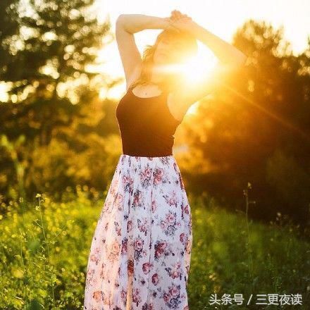 非常经典的句子:不卑不亢地活着时,才能活出真