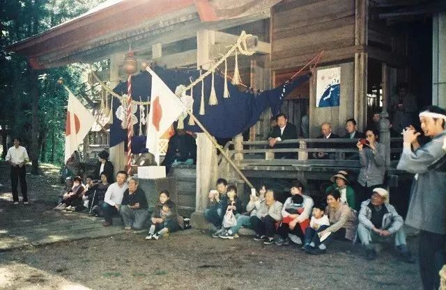 丢掉美丽滤镜，这些高颜值复古相机才是春游最佳