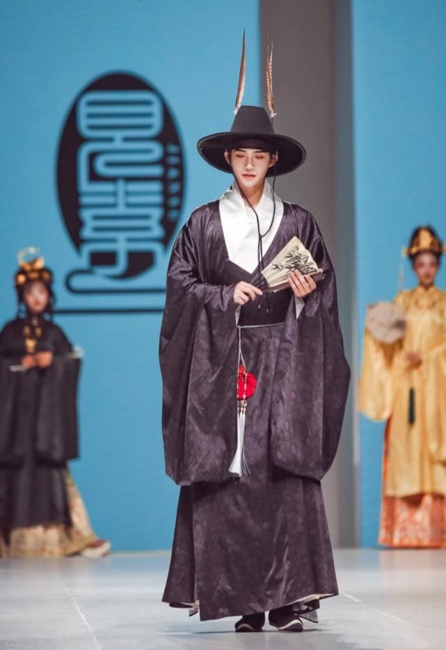 华裳九州汉服走秀到底怎么了？频繁上多次热搜，原因竟是因为这个