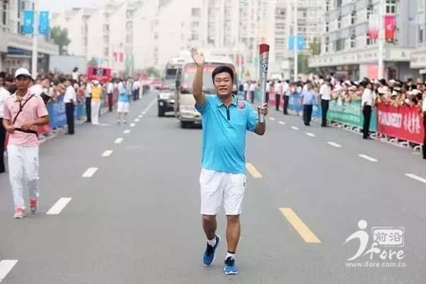 天津市公安西青分局全运会火炬手赵博超:我肚