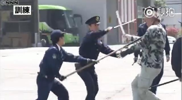 日本为奥运反恐演习,乘务员用英语疏散乘客,听