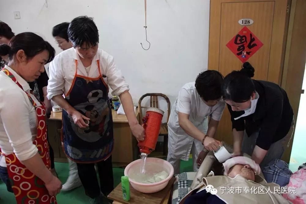 蓝纽带志愿者服务队简介--志愿风采·让爱飞扬