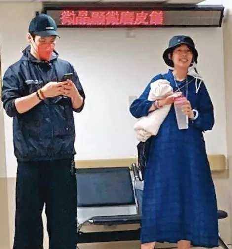 郭碧婷产子细节曝光: 医院简陋宝宝物品敷衍，生产中向太根本不在