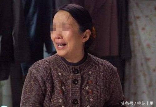 儿子车祸瘫痪，儿媳提出离婚，儿媳再婚那天，我却送她一辆车