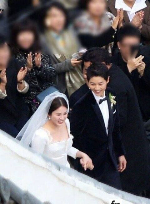 双宋结婚!宋仲基发表感言时落泪,两人新人对视