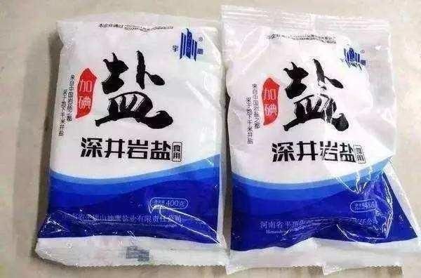 不管白发多严重，食盐加它洗，白发2天黑如炭灰，永不染发