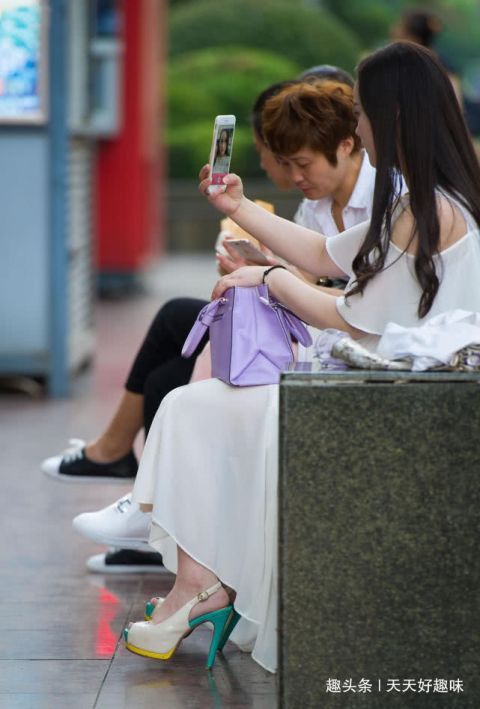 蓝小姐个人经历 t011e06264d4efd3550.jpg