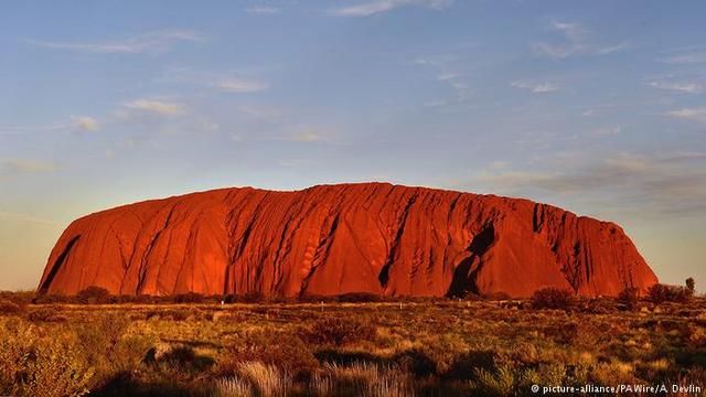 澳大利亚的象征性的景点大红岩闭门谢客