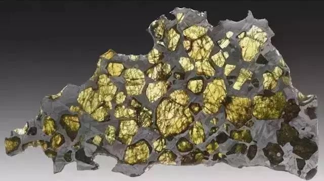 火山喷发带来宝石雨,一克拉卖3000,现在去捡