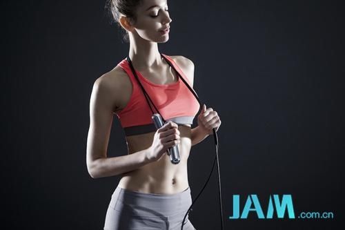 跳绳就能减脂 每天10分钟等于慢跑半小时!