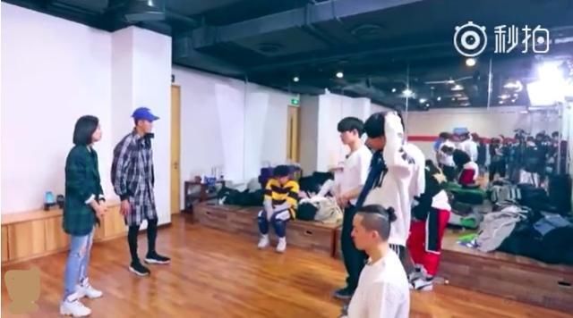 宋茜为肖杰哭有啥,陈伟霆为难时她的小动作才