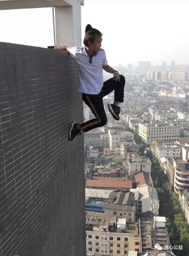 中国极限运动-咏宁,高楼失手坠亡,是生命太脆弱