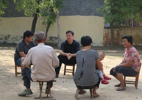 村干部“一手遮天”不复存在，这类人要来农村，一心一意服务农民