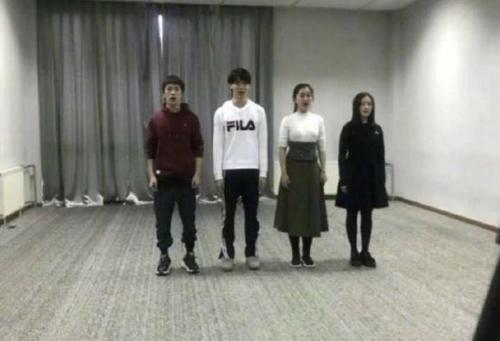 中戏期末考大合影曝光,易烊千玺发型成亮点