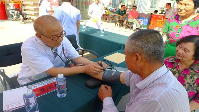 农民“放弃”新农保现象频现！专家想不通，老农的话打脸伪专家