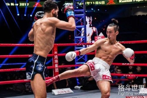 湖北英雄王文峰4次重击打到荷兰拳王,昆仑决6
