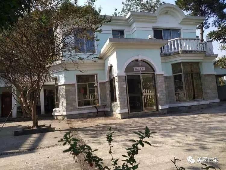 回家路上，一路看到的农村自建房，让我觉得自己走进了土豪村