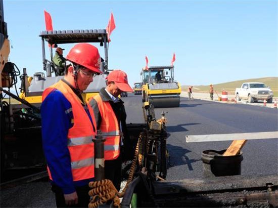 看完外蒙古的高速公路，再看内蒙古的高速公路，回归的孩子有肉吃