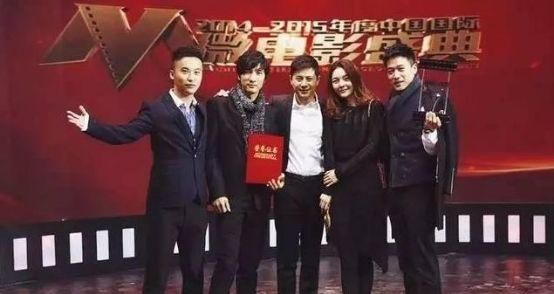 他曾五次上春晚，却因沉迷网游毁掉星途，现转做幕后