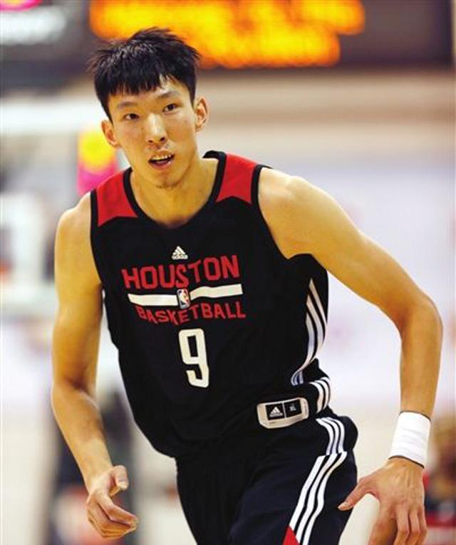 好消息!周琦回CBA属于新疆队,他是国内少数能