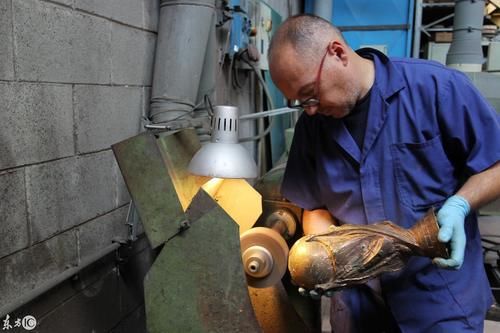 直击俄罗斯世界杯奖杯制作车间,近距离看看大