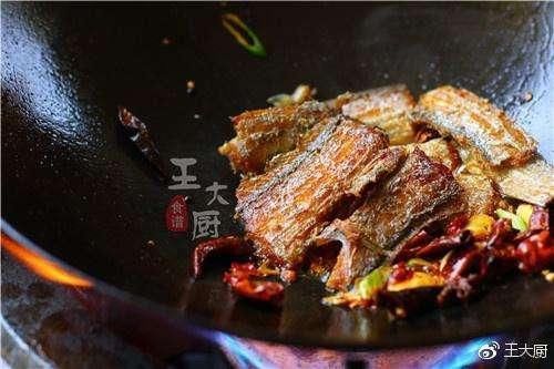 咸香下饭的两道家常菜: 太费饭了!
